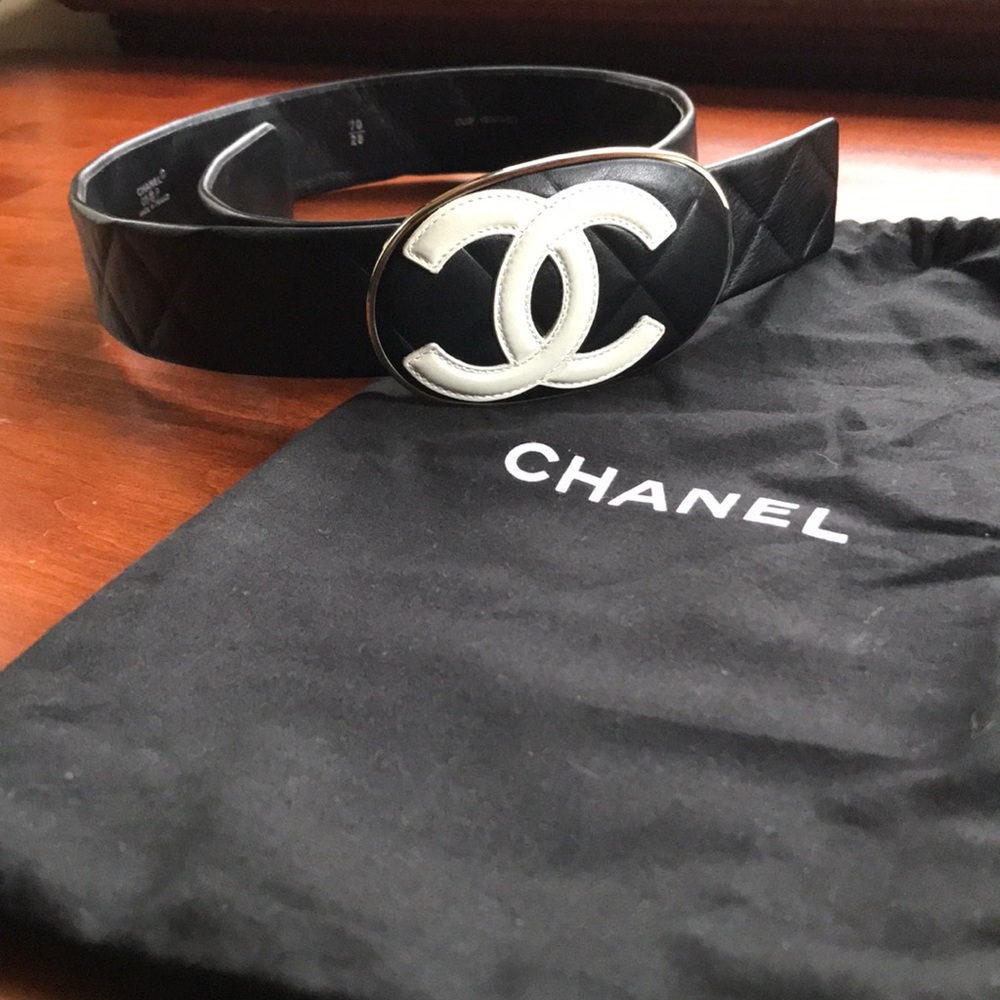 SALE! CHANEL leather logo belt in black!!!🖤